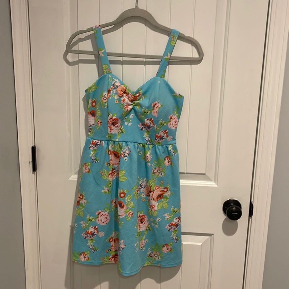 No Boundaries dress. Floral. Size Medium (7-9).